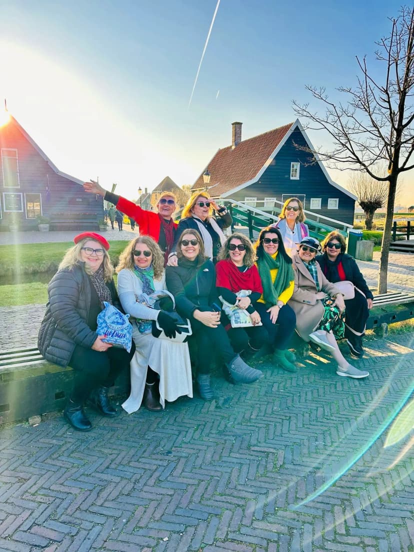 Grupo de amigas viajando juntos